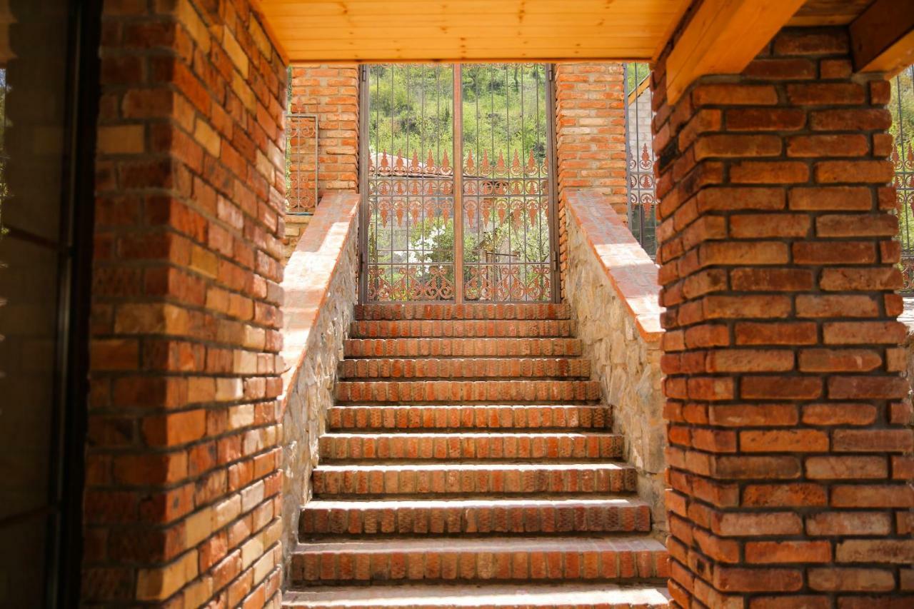 Chalet Dilijan Hotel & Restauarant エクステリア 写真